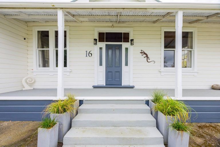 Photo of property in 16 Tamumu Road, Waipawa, 4210