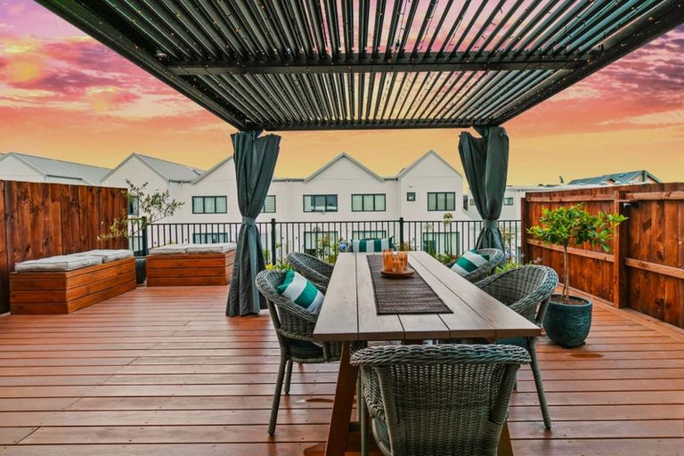 Photo of property in 18 Porowha Road, Westgate, Auckland, 0814