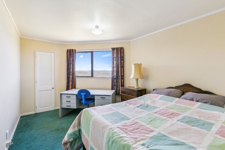 Photo of property in 20 Sunhaven Drive, Newlands, Wellington, 6037