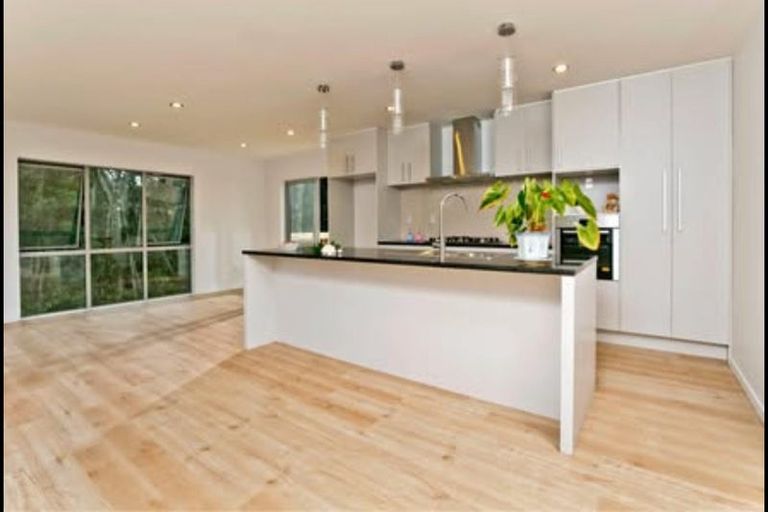 Photo of property in 98 Tiriwa Drive, Massey, Auckland, 0614