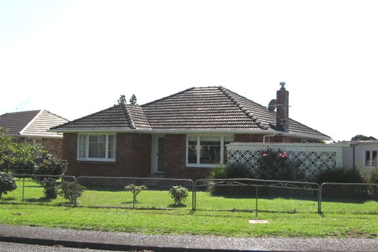 Photo of property in 19 Durham Street, Te Atatu Peninsula, Auckland, 0610