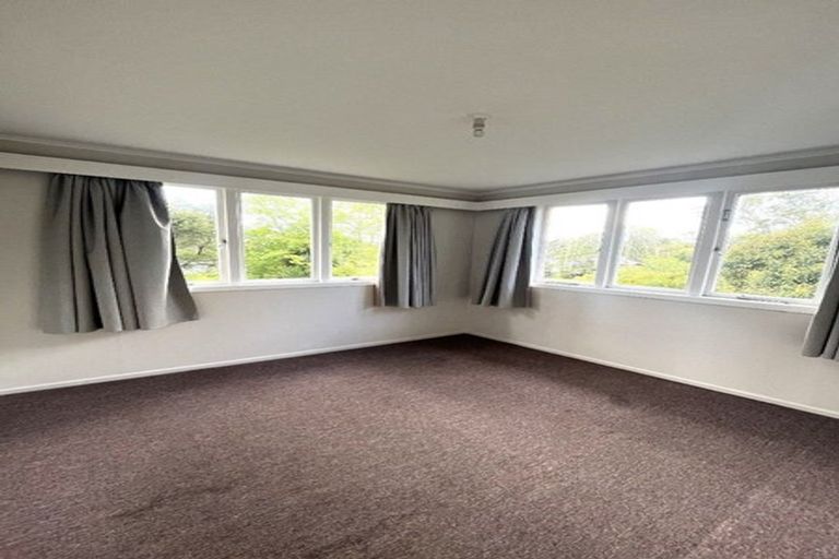 Photo of property in 60 Edmonton Road, Henderson, Auckland, 0612