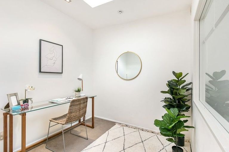 Photo of property in 56 Saddleback Grove, Karori, Wellington, 6012