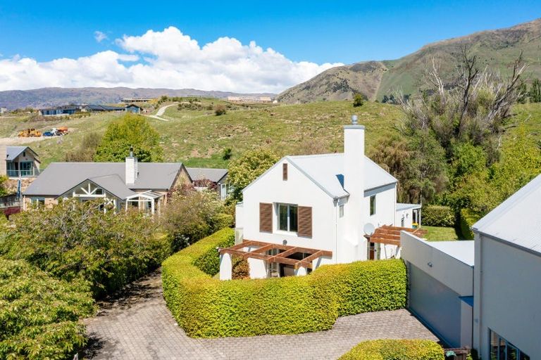 Photo of property in 7 Meadowbrook Place, Wanaka, 9305