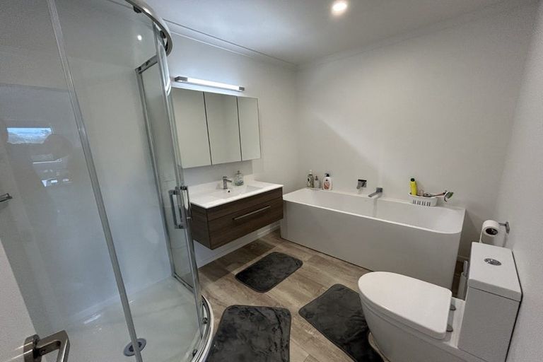 Photo of property in 12 Bluff Road, Kenepuru, Porirua, 5022