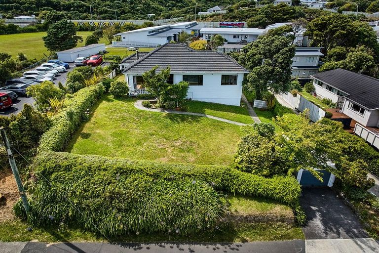 Photo of property in 56 Ranui Terrace, Tawa, Wellington, 5028
