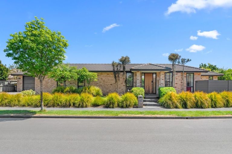 Photo of property in 17 Sovereign Gardens, Halswell, Christchurch, 8025