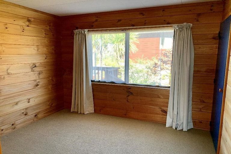 Photo of property in 1/11 Park Road, Glenfield, Auckland, 0629