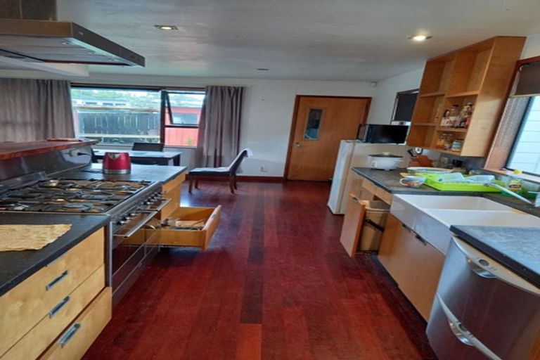 Photo of property in 10 Rapaki Place, Te Atatu Peninsula, Auckland, 0610