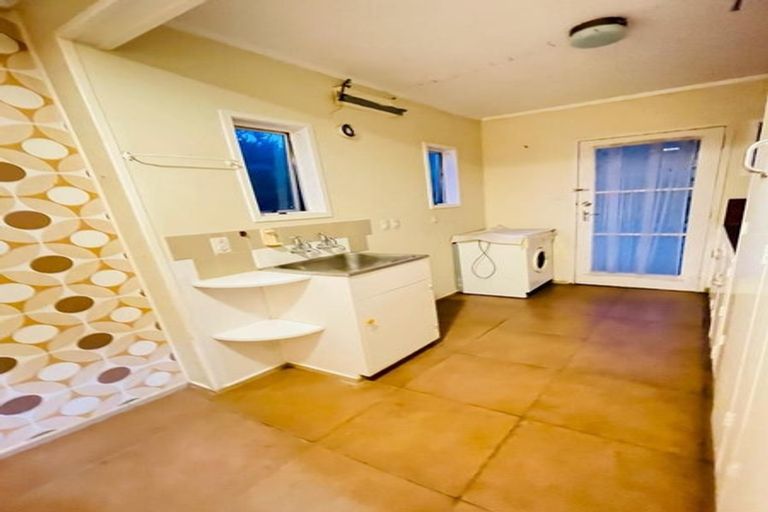 Photo of property in 1 Sovereign Place, Glenfield, Auckland, 0629