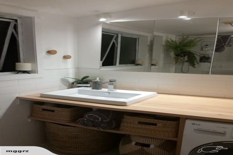 Photo of property in 4 Tawa Road, Te Atatu Peninsula, Auckland, 0610