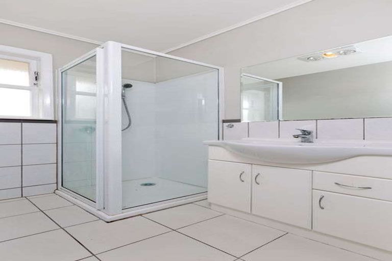 Photo of property in 74a Mcannalley Street, Manurewa East, Auckland, 2102