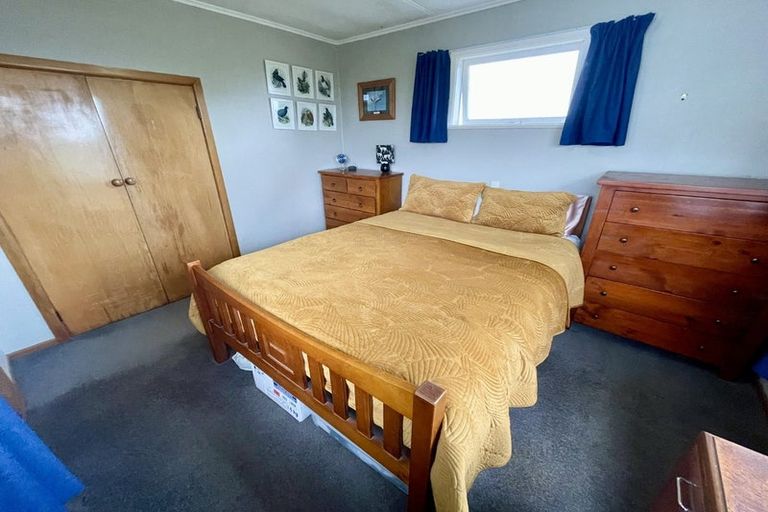 Photo of property in 19 Salford Street, Newlands, Wellington, 6037