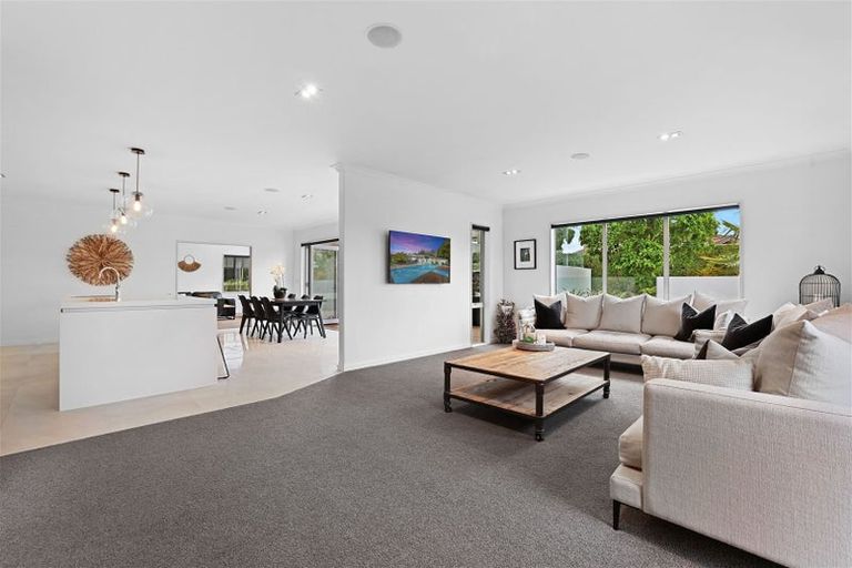 Photo of property in 43 Oakgrove Drive, Rangiora, 7400