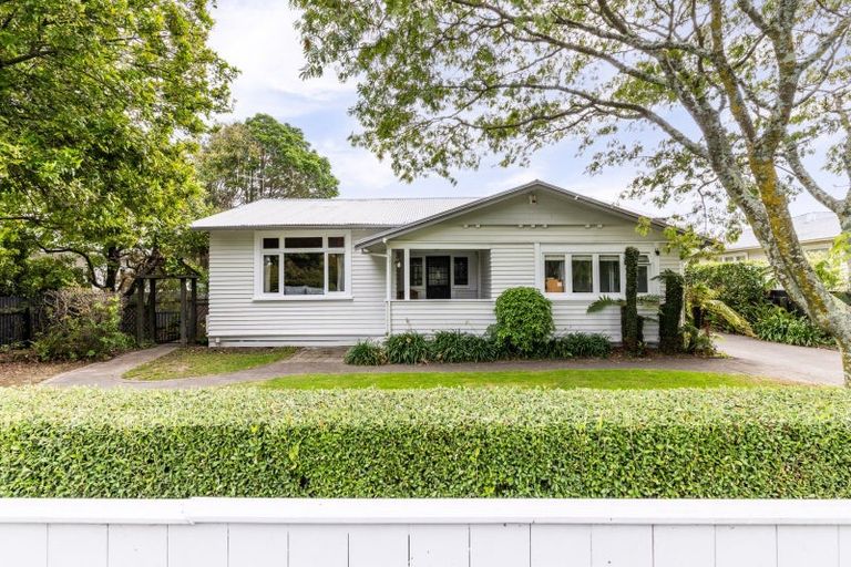 Photo of property in 34 Bowling Road, Greenmeadows, Napier, 4112