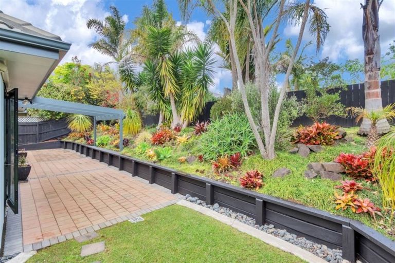 Photo of property in 16 Graven Court, Henderson, Auckland, 0612