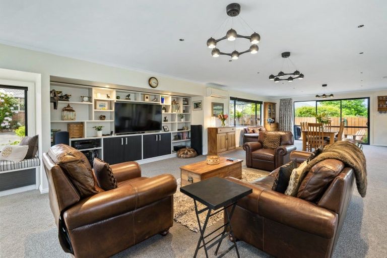 Photo of property in 10 Sunninghurst Drive, Fairfield, Dunedin, 9018