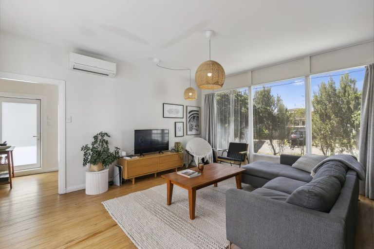 Photo of property in 199u1 Newlands Road, Newlands, Wellington, 6037