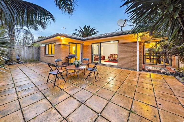 Photo of property in 1 Hawkley Close, Flat Bush, Auckland, 2019