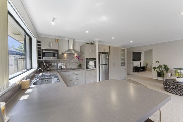 Photo of property in 25 Geneva Terrace, Kelvin Grove, Palmerston North, 4414