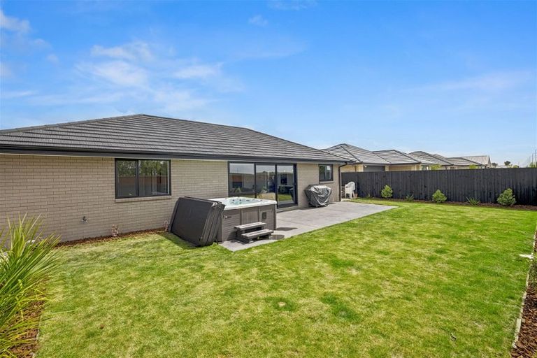 Photo of property in 12 Whincops Road, Halswell, Christchurch, 8025
