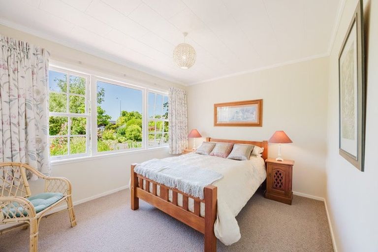 Photo of property in 32 Kent Terrace, Taradale, Napier, 4112