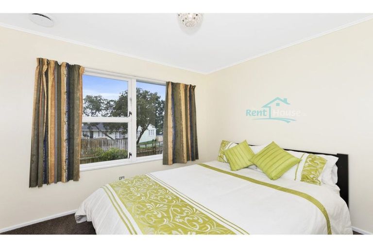 Photo of property in 22 Manapouri Place, Pakuranga Heights, Auckland, 2010