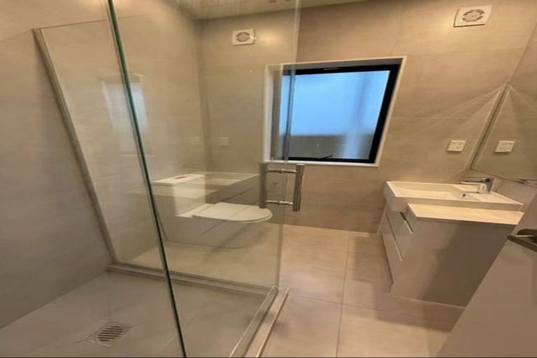 Photo of property in 38d Wicklam Lane, Greenhithe, Auckland, 0632