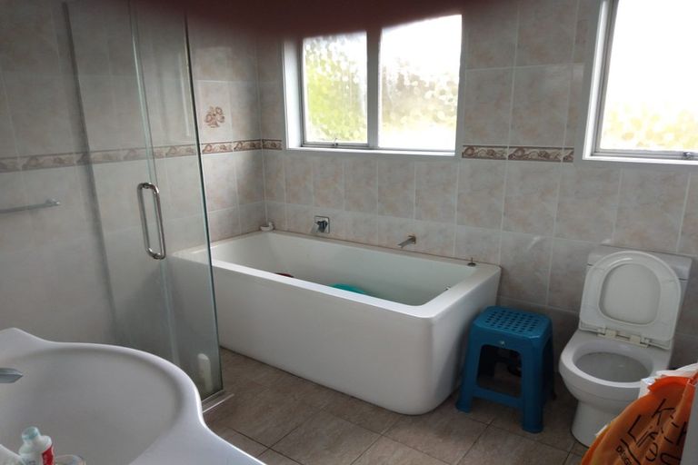 Photo of property in 17 Wilbur Place, Pakuranga Heights, Auckland, 2010