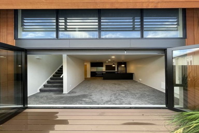Photo of property in 2/7 Wha Street, Lyall Bay, Wellington, 6022