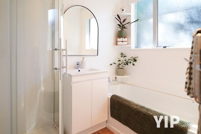 Photo of property in 38f2 Salford Street, Newlands, Wellington, 6037