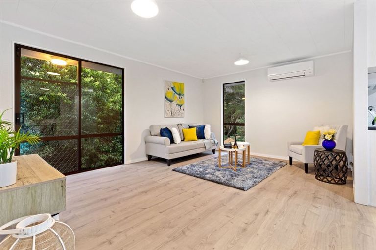 Photo of property in 1/28 Katrina Place, Massey, Auckland, 0614