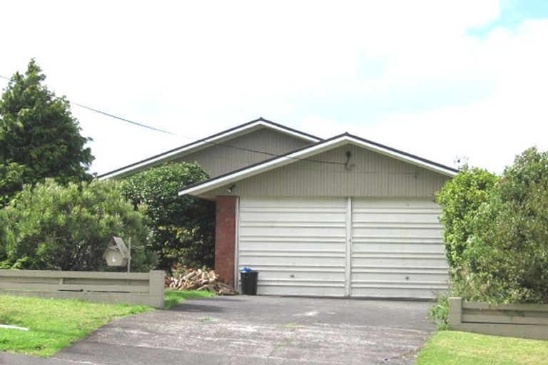Photo of property in 6 Colwill Road, Massey, Auckland, 0614