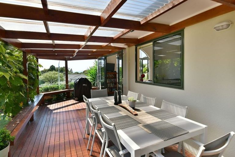 Photo of property in 4 Grovenor Drive, Orewa, 0931