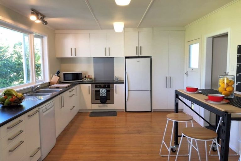 Photo of property in 12 Manapouri Place, Pakuranga Heights, Auckland, 2010