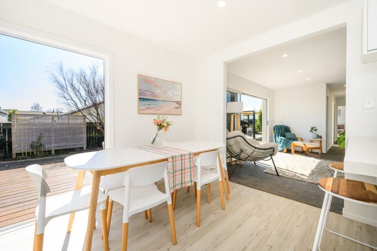 Photo of property in 10 Gladys Place, Kelvin Grove, Palmerston North, 4414