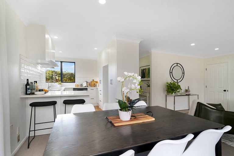 Photo of property in 8 Coupland Court, Glendene, Auckland, 0602