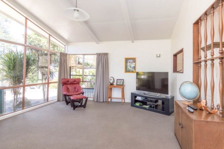 Photo of property in 15 Pinedale Parade, Milson, Palmerston North, 4414