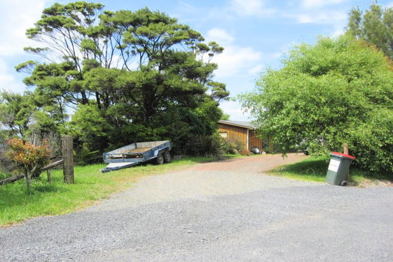 Photo of property in 45 Pinetone Road, Kumeu, 0892