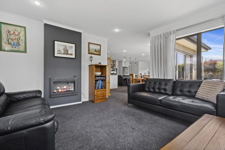 Photo of property in 54 Resolution Drive, Whitby, Porirua, 5024