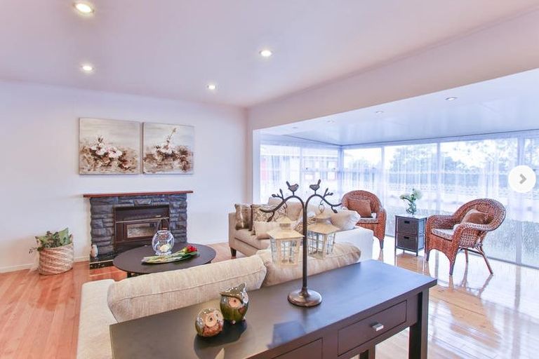 Photo of property in 16 Limmer Place, Browns Bay, Auckland, 0632
