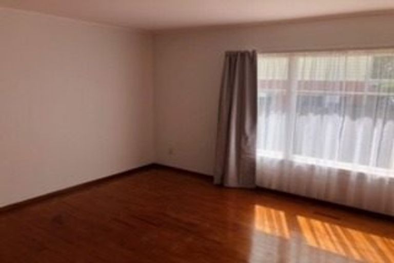 Photo of property in 51 Beach Road, Te Atatu Peninsula, Auckland, 0610
