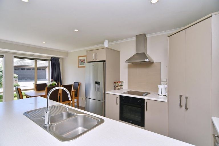 Photo of property in 28/3 Reeves Road, Rangiora, 7400