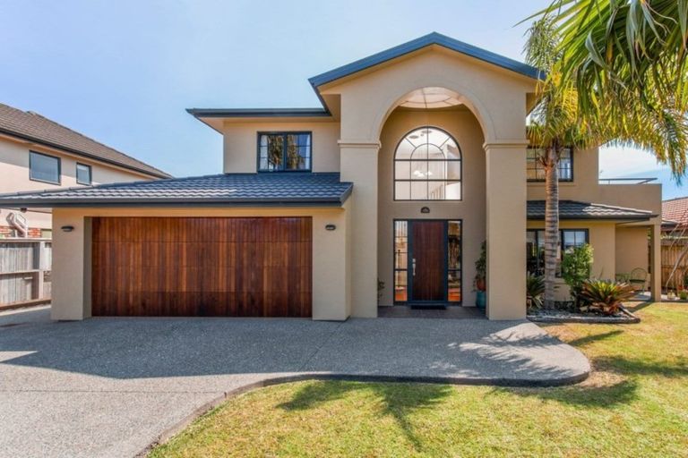 Photo of property in 11 Piriti Drive, Te Atatu Peninsula, Auckland, 0610