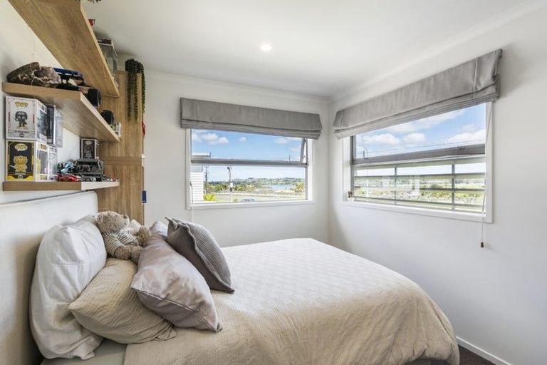 Photo of property in 17 Karauria Lane, Orewa, 0931