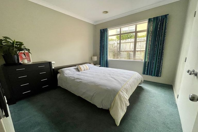 Photo of property in 35 Erlestoke Crescent, Churton Park, Wellington, 6037