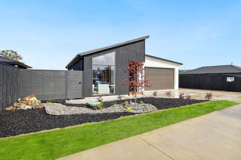 Photo of property in 15 Kakano Street, Clevedon, 2582
