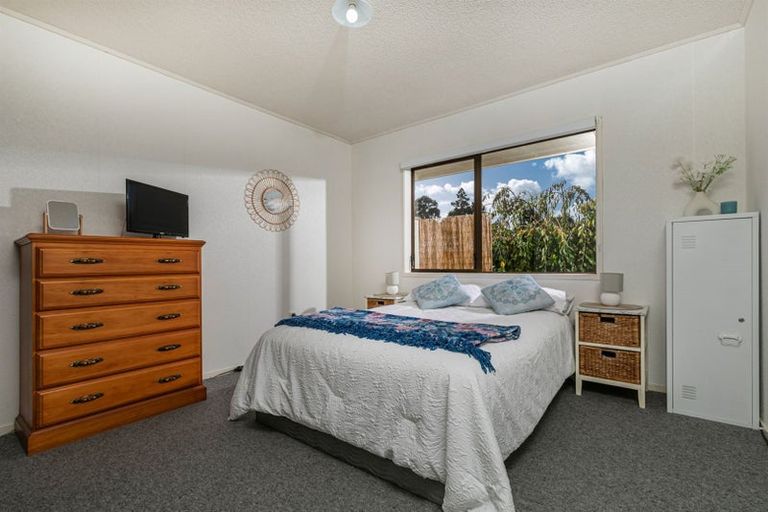Photo of property in 1/42 Frank Evans Place, Henderson, Auckland, 0610