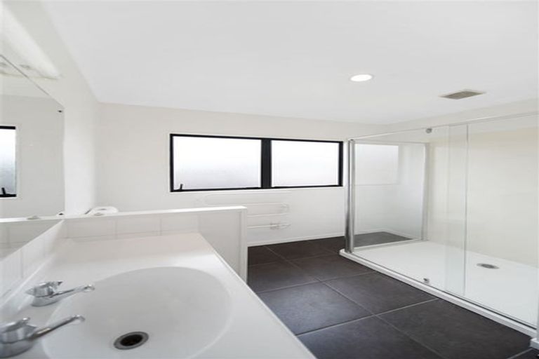 Photo of property in 2/45a Great South Road, Manurewa, Auckland, 2102