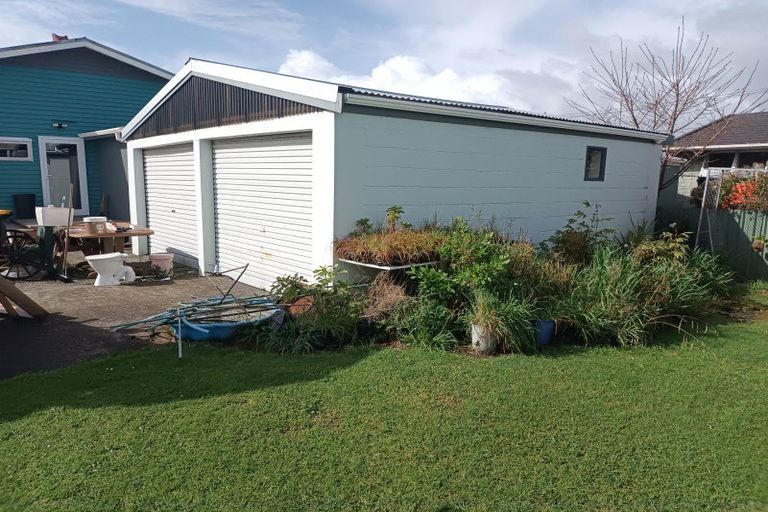 Photo of property in 50 Queen Street, Westport, 7825